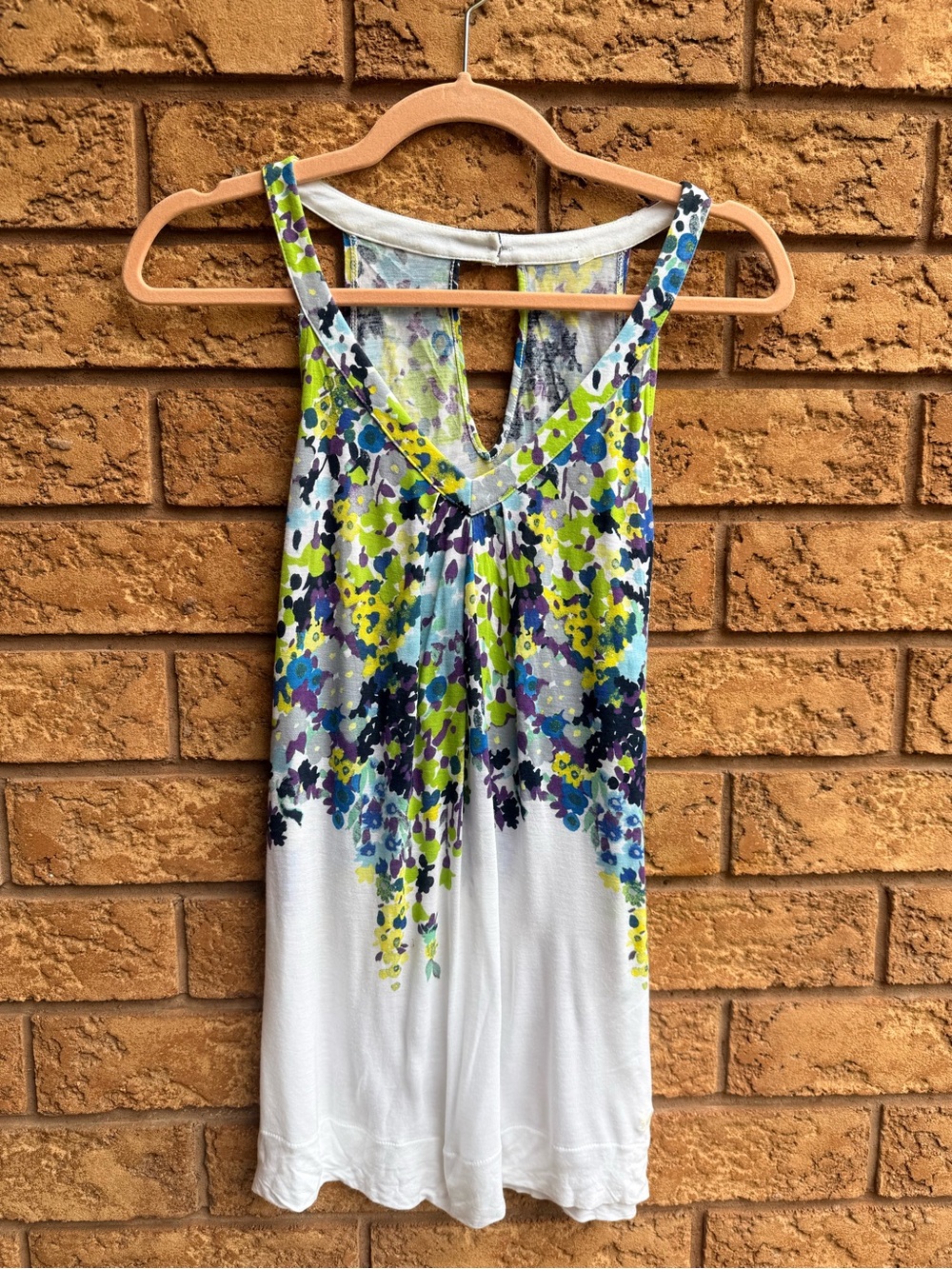 💫10/$25 • American Eagle Watercolor Floral V-Neck Tank Top with Keyhole Back